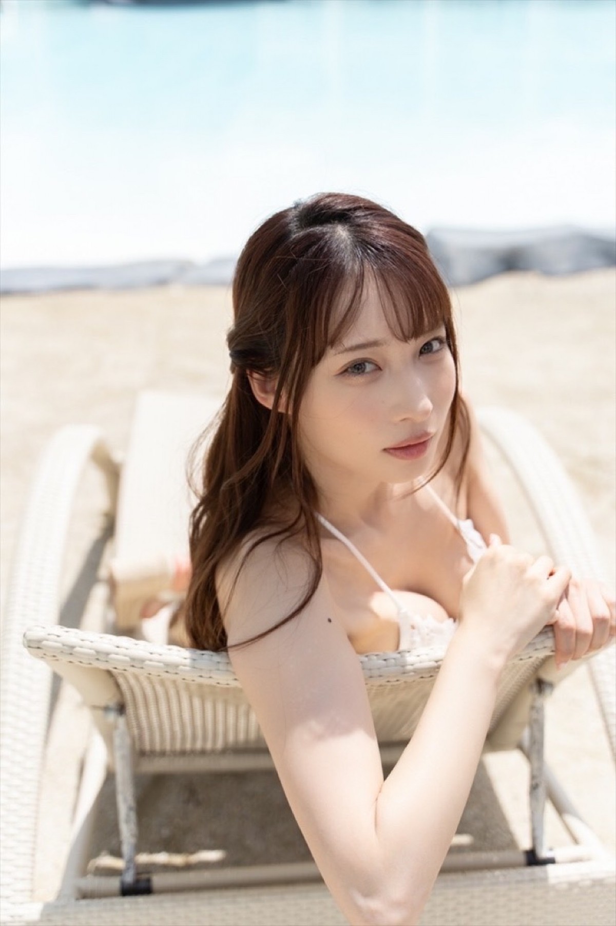 “日本一美しいドラマー”、断り続けた雑誌グラビアに初登場で初表紙！