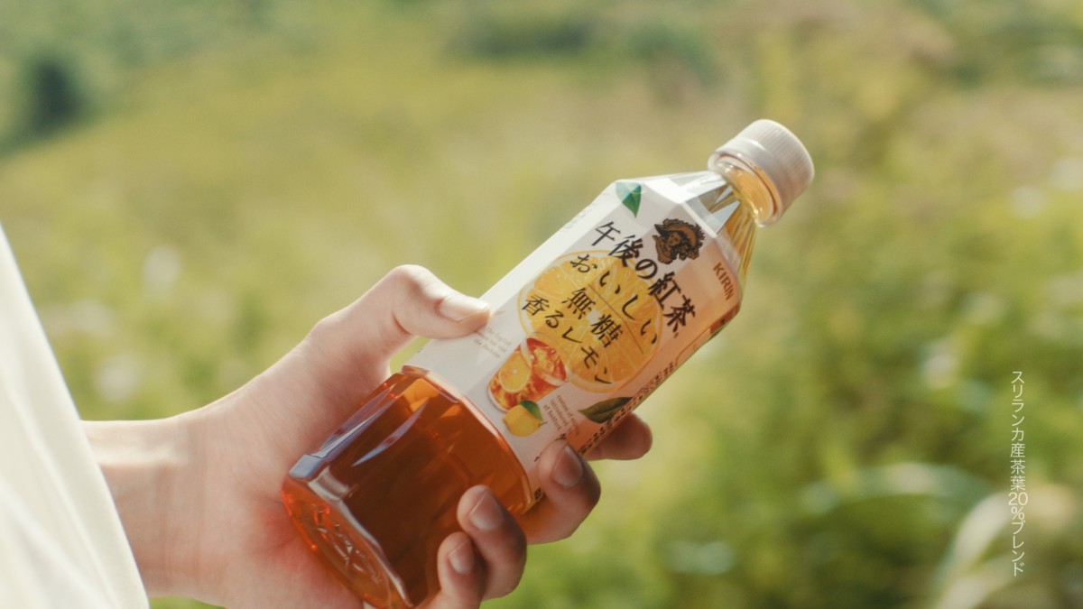 Snow Man・目黒蓮、スリランカ“紅茶鉄道”からの景色に感動！　キリン「午後の紅茶」新CM