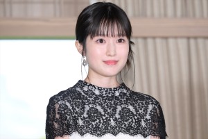 福本莉子、映画『ディア・ファミリー』家族決起会見に登場