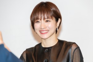 ドラマ『Destiny』オンラインファンミーティング後の取材に出席した石原さとみ