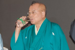 笑福亭鶴瓶、「お茶の文化創造博物館」「お〜いお茶ミュージアム」オープニングセレモニーに登場