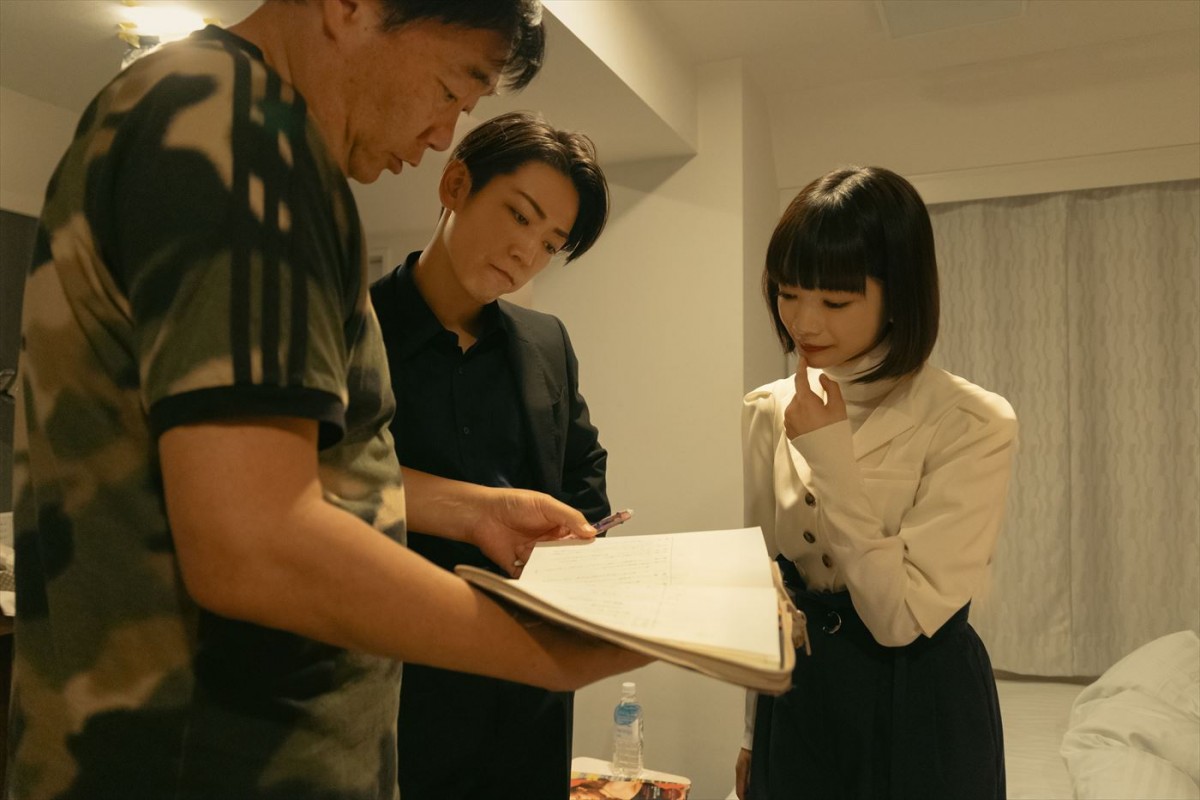 亀梨和也と見上愛、初対面の裏側は？　WOWOWドラマ『ゲームの名は誘拐』撮影初日レポート到着