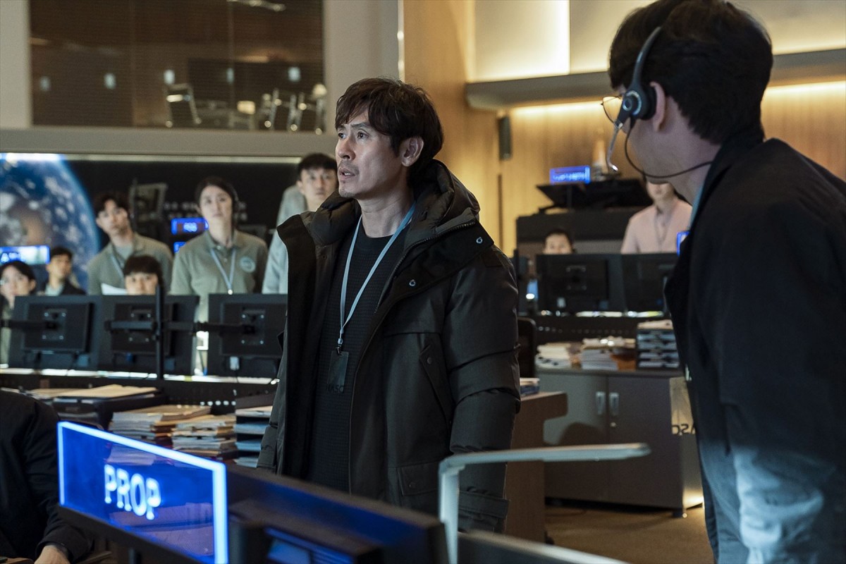 ソル・ギョング、ド・ギョンス、キム・ヒエ共演！　韓国発のSF映画『THE MOON』予告編＆場面写真到着