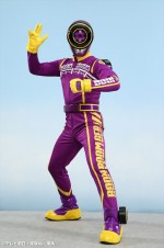 『爆上戦隊ブンブンジャー』よりブンバイオレット（宮澤佑）