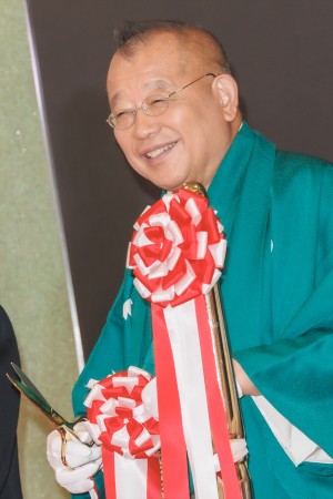 笑福亭鶴瓶、「お茶の文化創造博物館」「お〜いお茶ミュージアム」オープニングセレモニーに登場