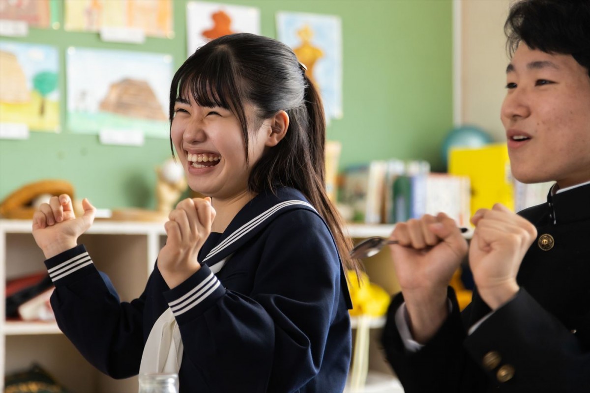 映画『おいしい給食 Road to イカメシ』、個性あふれる生徒たちの場面写真＆“甘利田”市原隼人らの表情豊かな新映像2種到着