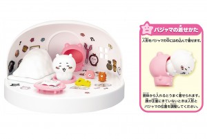 ちいかわの“おうち”を再現したドールハウスが登場！　パジャマ、ポシェット、布団など付属