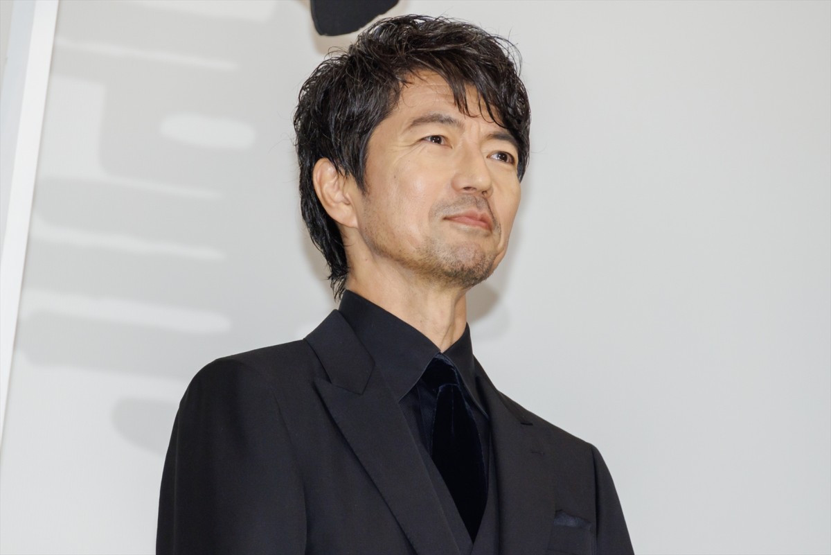 舘ひろし＆柴田恭兵、2人の関係は「もう夫婦でした」壇上でのハグに大歓声