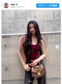 Koki,バッグ＆キャミソールの近影　※「Koki,」インスタグラム