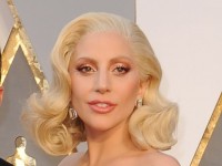 レディー・ガガが妊娠の噂を否定