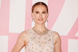 ナタリー・ポートマン、「ミスディオール展覧会　ある女性の物語」に登場