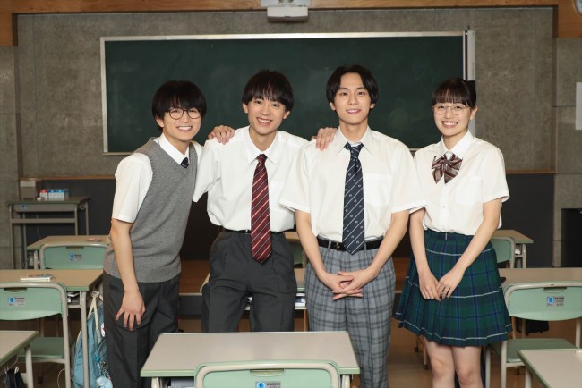 ドラマ『ビリオン×スクール』に出演する(左から)柏木悠(超特急)、水沢林太郎、山下幸輝、上坂樹里