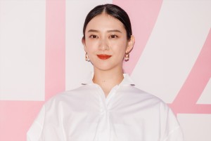 武井咲、「ミスディオール展覧会　ある女性の物語」に登場