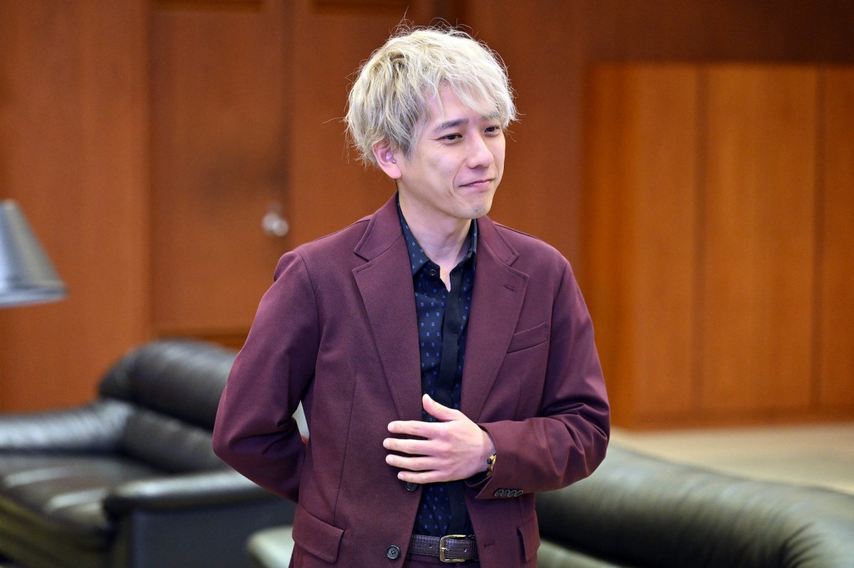 『ブラックペアン シーズン2』“天城”二宮和也、手術後に寄付金集めもまさかの展開にツッコミ「やっぱり悪魔かも」