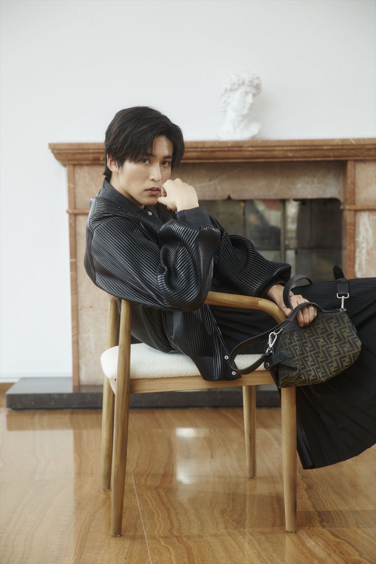 Snow Man・目黒蓮、フェンディの2024‐25年秋冬コレクションを着こなす！　特別コンテンツ公開