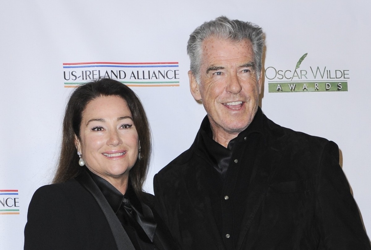 ピアース・ブロスナンが結婚23年! 妻が結婚式のラブラブショット公開