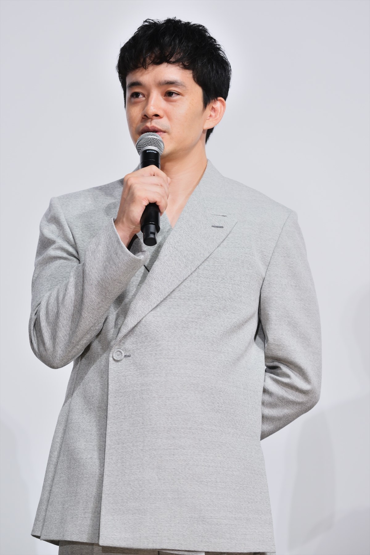池松壮亮、スケートに大苦戦「未来のオリンピアンたちに笑われながら」