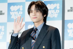 山下幸輝、5人組ボーイズグループ・WILD BLUE 記者発表会に登場