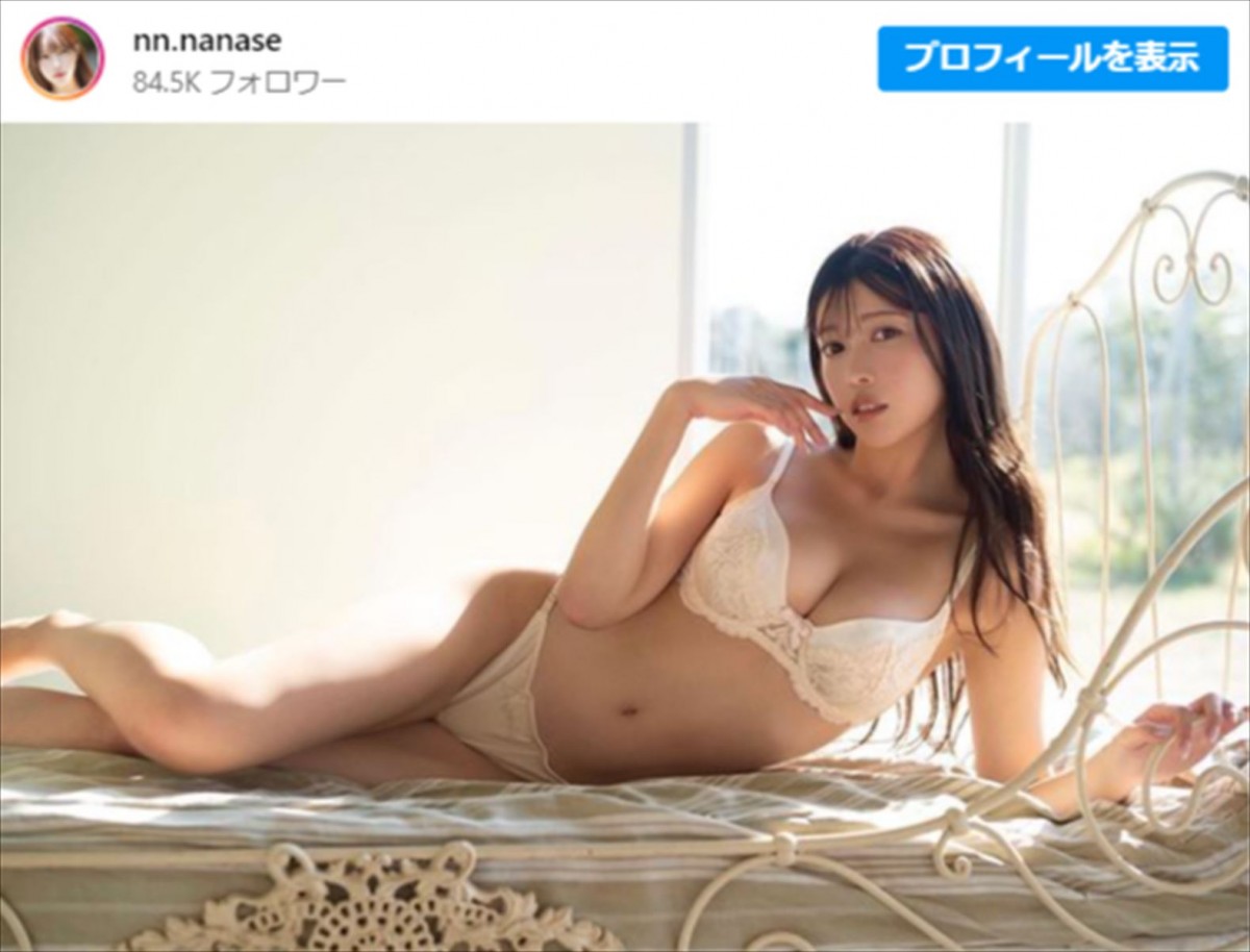 「スタイル抜群」“大型バイク女子”グラドル24歳、圧倒的な“美脚”ショットに「超かっこいい」