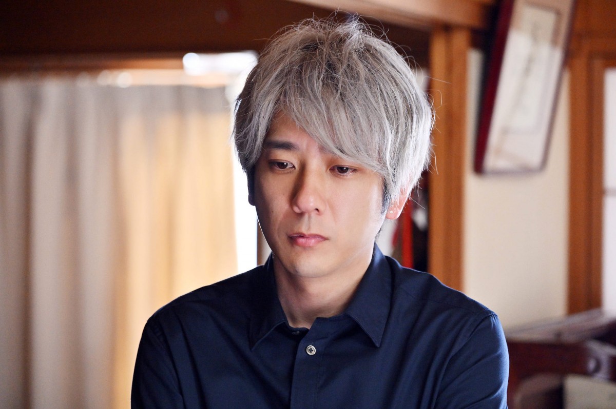 『ブラックペアン シーズン2』第8話　“天城”二宮和也、渡海の仮眠室で1枚の写真を発見