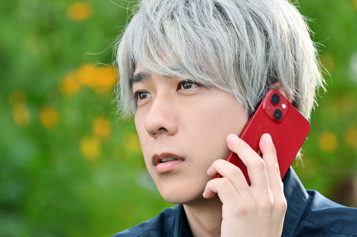 『ブラックペアン シーズン2』第8話　“天城”二宮和也、渡海の仮眠室で1枚の写真を発見