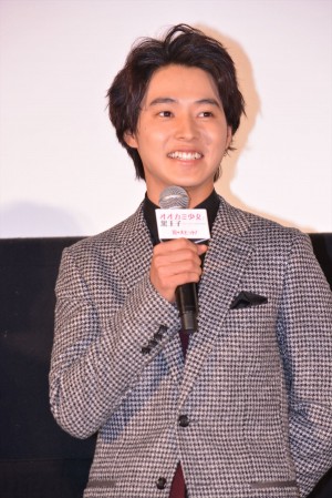 山崎賢人、映画『オオカミ少女と黒王子』初日舞台あいさつにて（2016年5月）