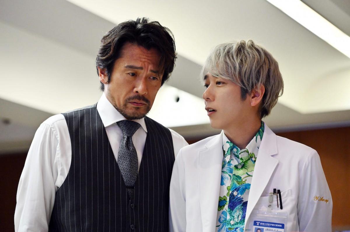 『ブラックペアン シーズン2』第5話　“天城”二宮和也、新病院への出資をめぐって“木崎”恵俊彰のオペを引き受ける