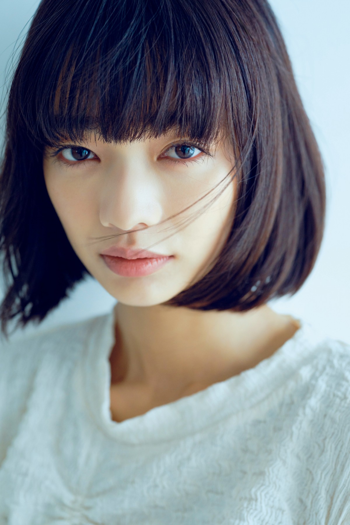 AKB48絶対的エースの爽やかグラビア　人気レースクイーンに“日本一かわいいシングルマザー”も