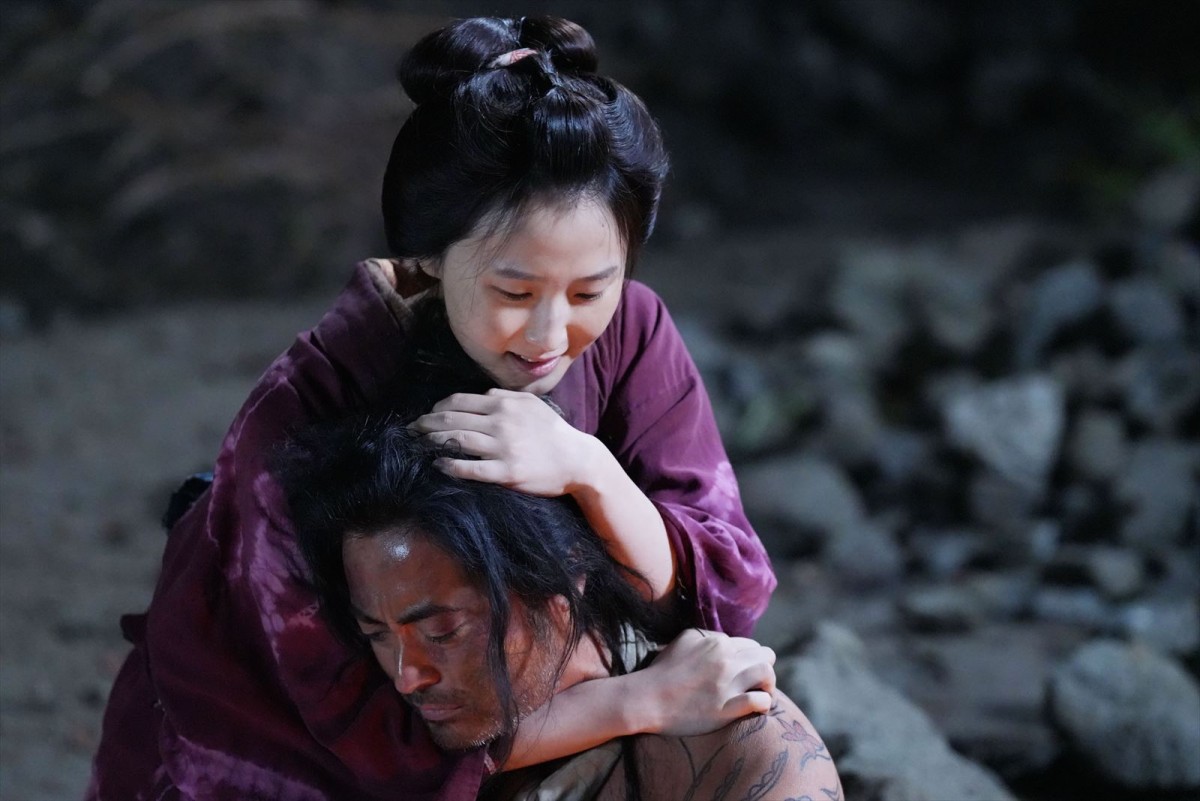 阿部サダヲは狼狽、玉木宏は勝利確信？　『十一人の賊軍』特別映像、場面写真20点＆オフショット解禁
