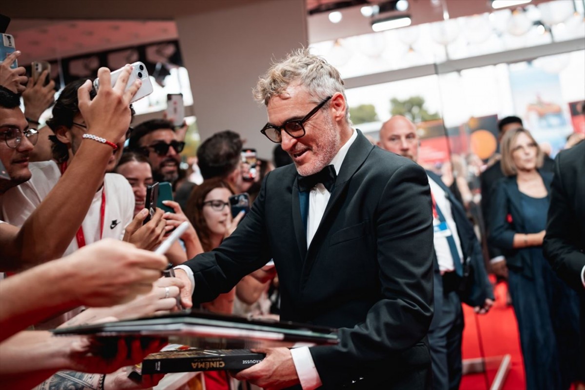 ホアキン・フェニックス、レディー・ガガがベネチア国際映画祭降臨！　『ジョーカー2』ワールドプレミア開催、新映像も到着