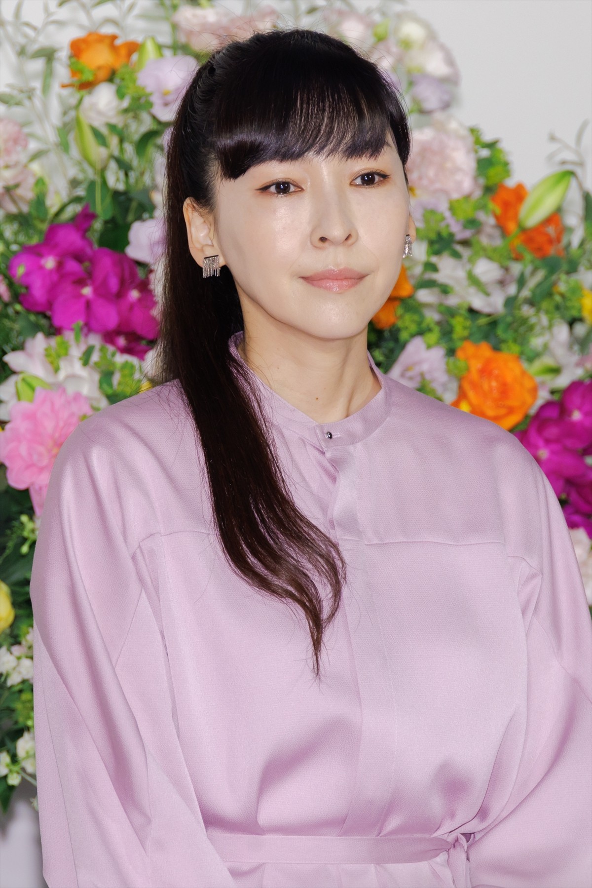 橋本環奈、“ギャル”ビジュアルに仲里依紗が感激「キングオブギャル！」