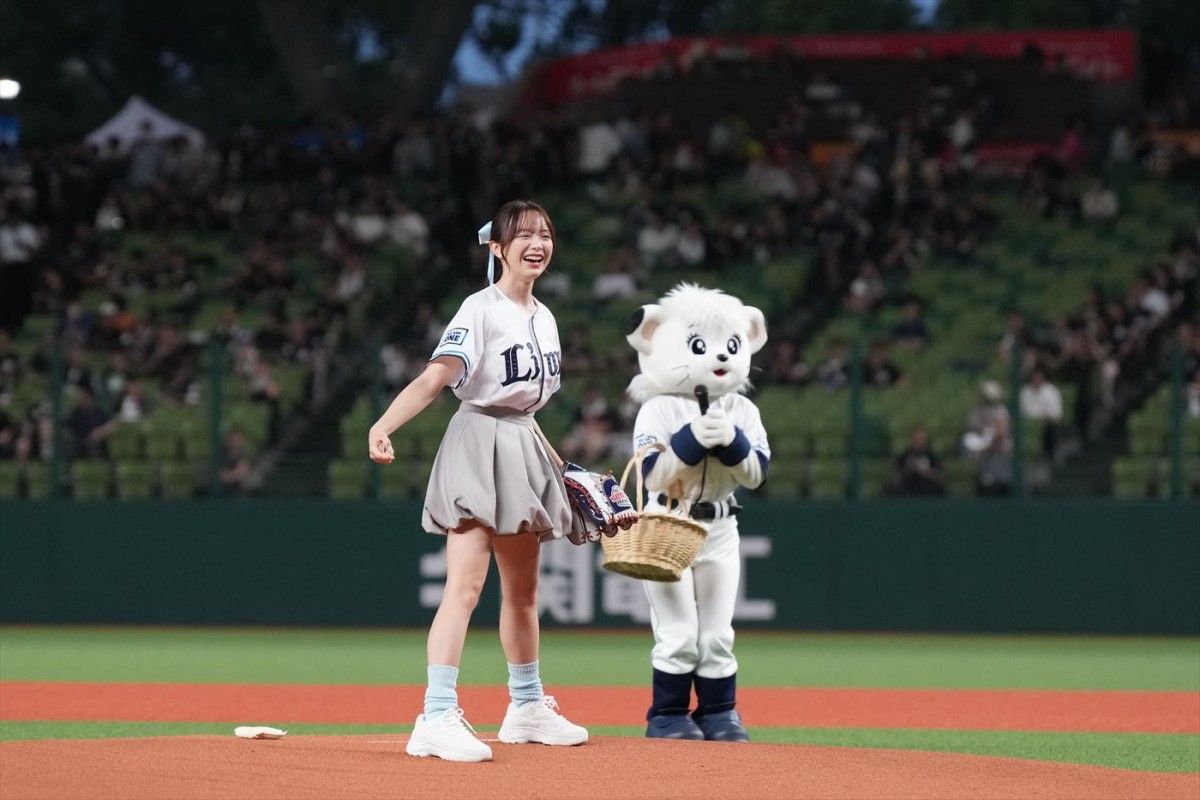 森香澄、ポニテ＆ミニスカ姿でマウンドに降臨！　ノーバン投球できず「リベンジしたい」
