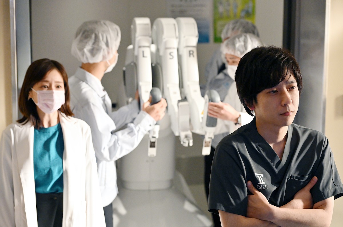 『ブラックペアン シーズン2』“天城”二宮和也、シャンス・サンプルの秘められた過去に反響「悲しすぎる…」
