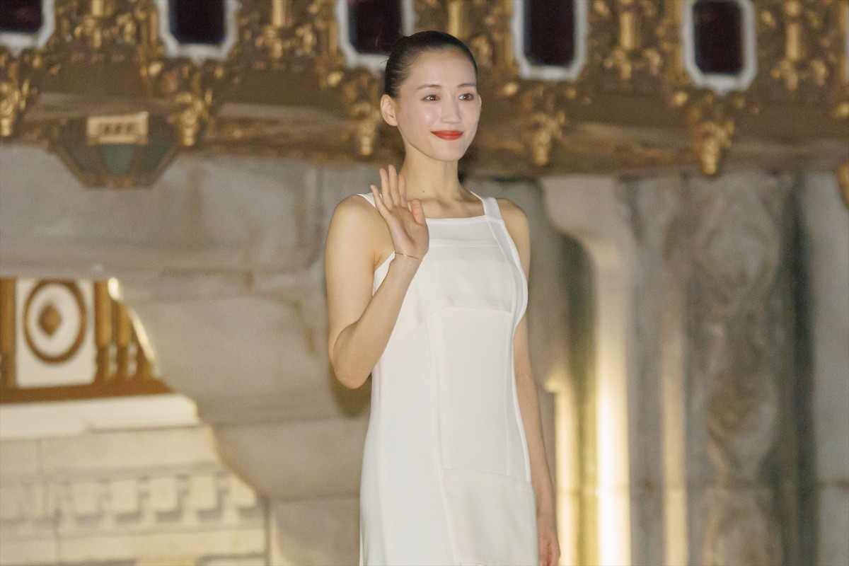 綾瀬はるかが40歳に　美しさで魅了した30代最後の1年を振り返り！