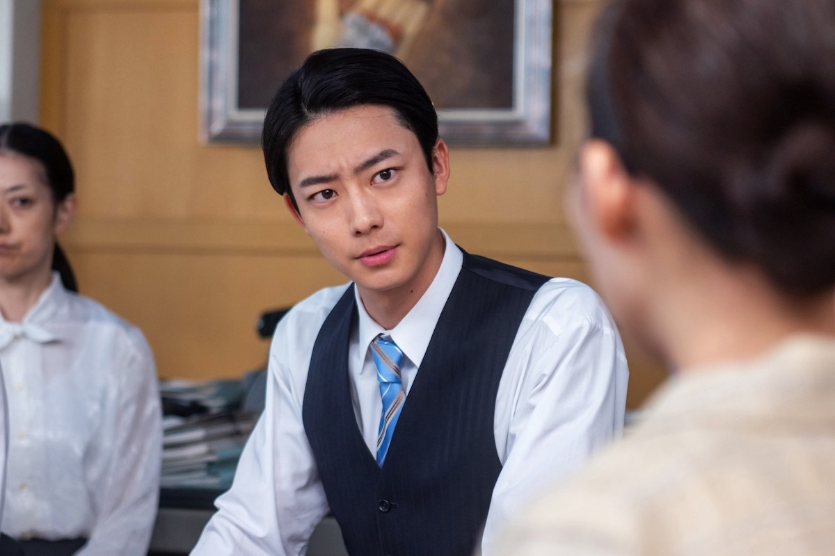 明日の『虎に翼』“寅子”伊藤沙莉、東京家裁の廊下で思いがけない人物とバッタリ