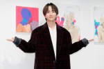 板垣李光人、個展「愛と渇きと。」取材会に登場