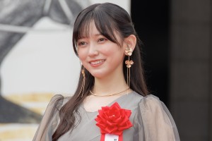 乃木坂46・池田瑛紗、JRA70周年特別展示「世界一までの蹄跡」テープカットセレモニーに登場