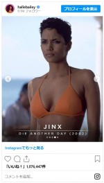 ハリー・ベイリーがハロウィンに選んだのはハル・ベリー！『007』のアイコニックなビキニ姿公開※「Halle Bailey」インスタグラム