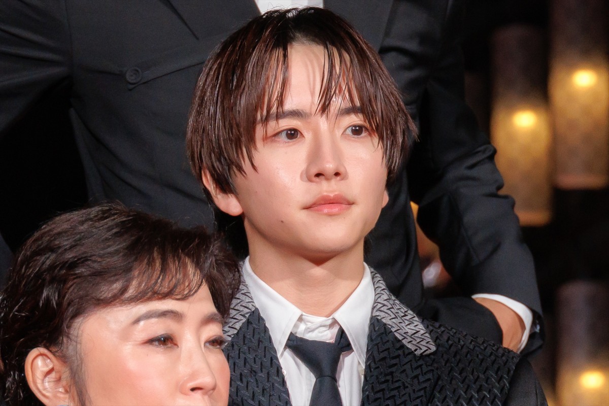 土屋太鳳、オフショルダードレスで登場　出演作公開に「胸がいっぱい」
