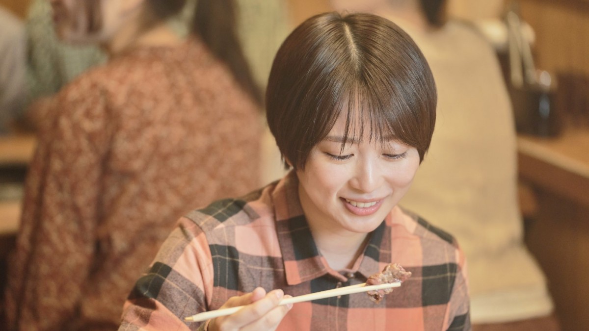 志田未来がハイカロリー飯に舌鼓！　主演グルメドラマ『下山メシ』メインビジュアル＆場面写真解禁