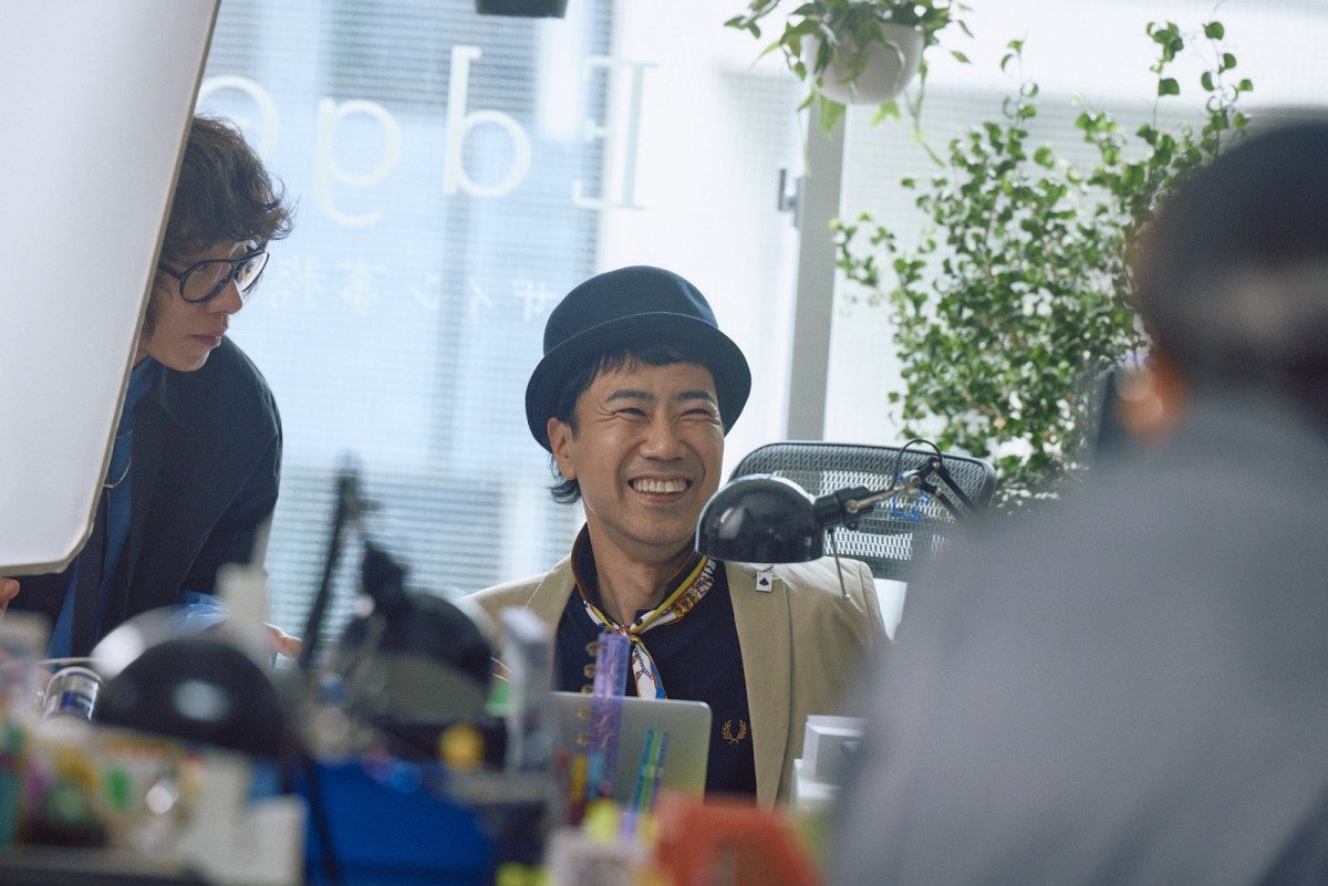 藤間爽子・落合モトキ・藤井隆、『チャチャ』で主演・伊藤万理華の同僚に！　場面写真公開