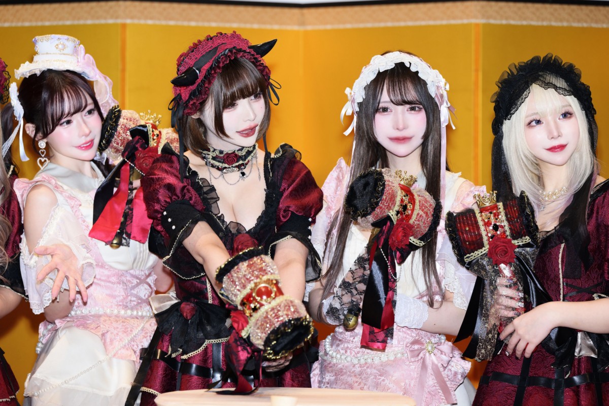 (左から)白田まい、チロル、mona、KURU