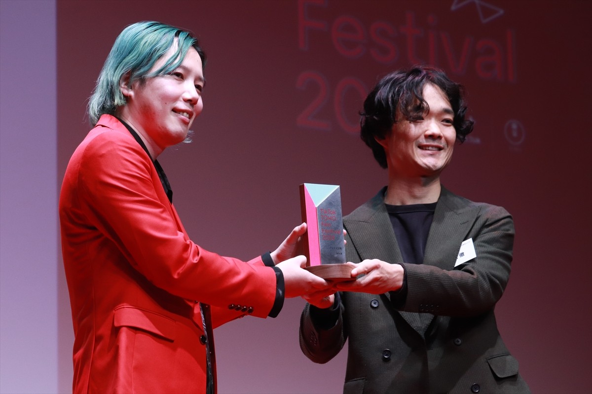 三吉彩花＆齊藤京子＆MEGUMI　華やかなルックで縦型映画祭授賞式に登場＜TikTok TOHO Film Festival＞