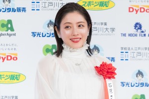 石原さとみ、「第49回報知映画賞」表彰式に登場