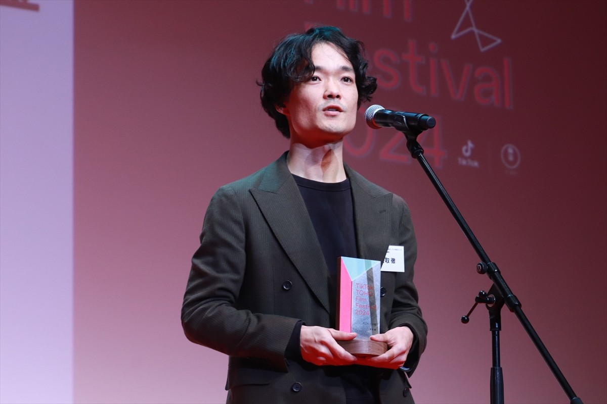 三吉彩花＆齊藤京子＆MEGUMI　華やかなルックで縦型映画祭授賞式に登場＜TikTok TOHO Film Festival＞
