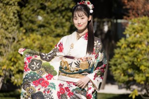 井本彩花、「オスカープロモーション2025年新春晴れ着撮影会」にて