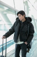 【写真】目黒蓮、フェンディのトータルコーデで羽田空港に降臨