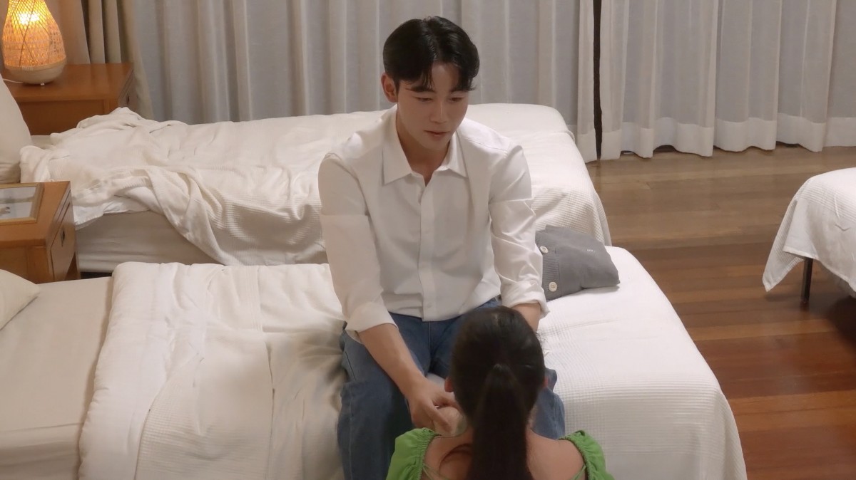 小悪魔美女がイケメン広告代理店マンにベッドでキス！ 告白前のフライング行動に騒然