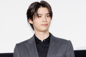 青木瞭、映画『レディ加賀』完成披露上映会 舞台挨拶に登場