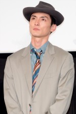 高良健吾、映画『罪と悪』完成披露舞台挨拶に登場